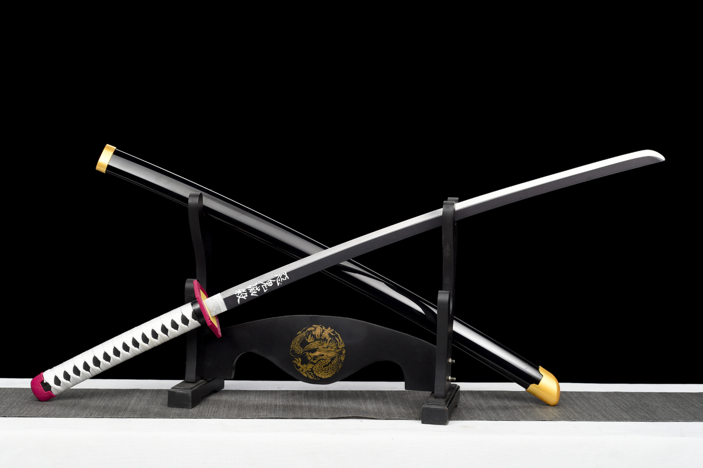 Giyu Tomioka Katana Black & White